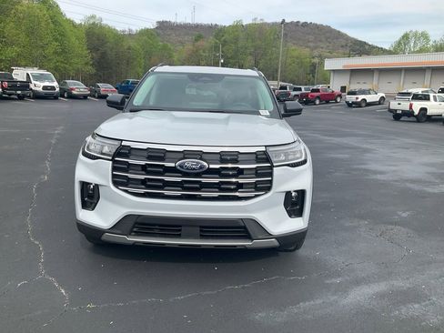 New 2026 Ford Explorer Active w/ Active Comfort Package AWD/4WD image 2