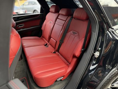 Used 2023 Bentley Bentayga image 29