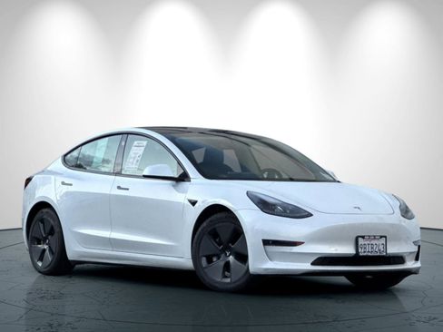 Used 2022 Tesla Model 3 image 2