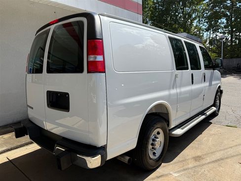 Used 2025 Chevrolet Express 2500 w/ Driver Convenience Package RWD image 3