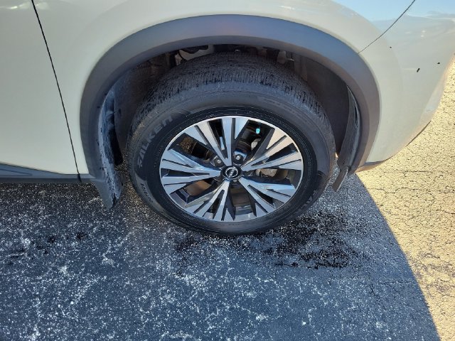 Used 2023 Nissan Rogue SV w/ SV Premium B Package FWD image 5