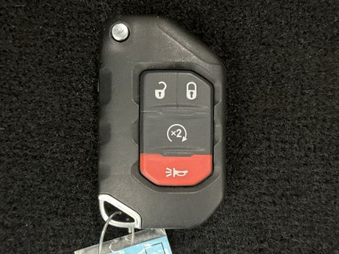 Used 2022 Jeep Wrangler Unlimited Sahara w/ LED Lighting Group AWD/4WD image 22