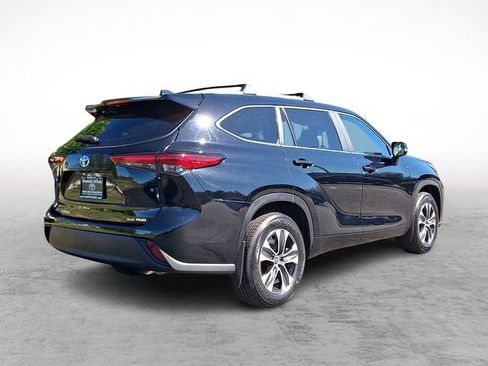 Used 2023 Toyota Highlander XLE AWD/4WD image 6