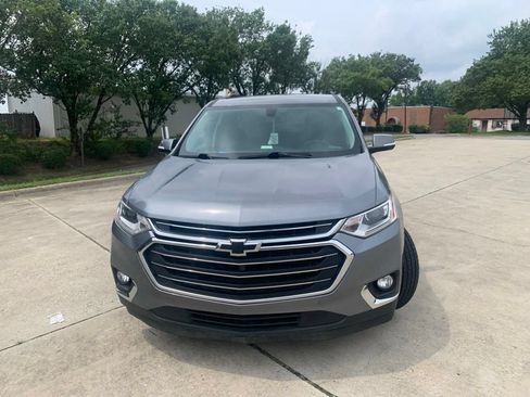 Used 2019 Chevrolet Traverse LT FWD image 2