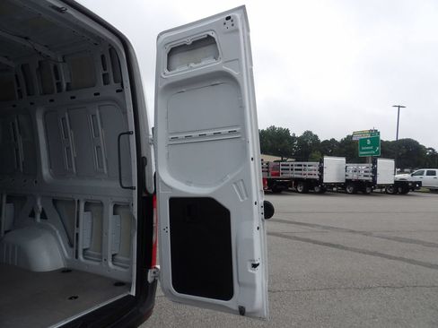 Used 2023 Mercedes-Benz Sprinter 2500 image 38