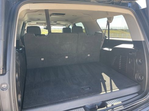 Used 2018 Chevrolet Suburban LT image 28