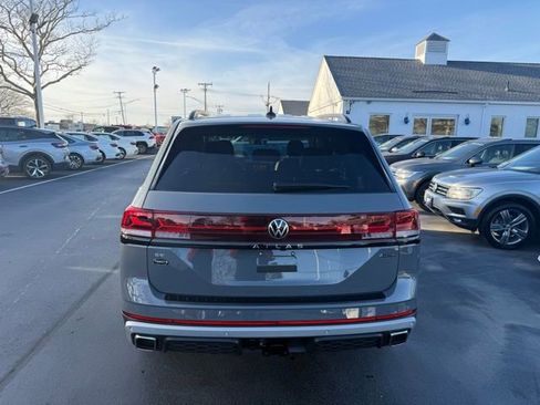 Certified 2025 Volkswagen Atlas Peak Edition SE image 4