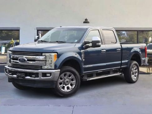 Used 2017 Ford F250 Lariat w/ Chrome Package image 1