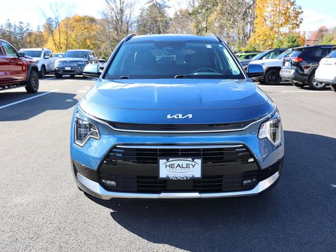 Used 2024 Kia Niro SX Touring image 2