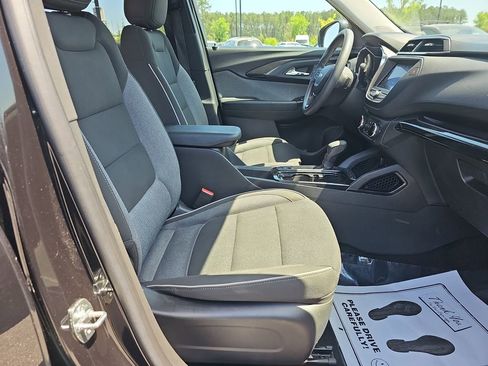 Used 2023 Chevrolet TrailBlazer LT AWD/4WD image 13