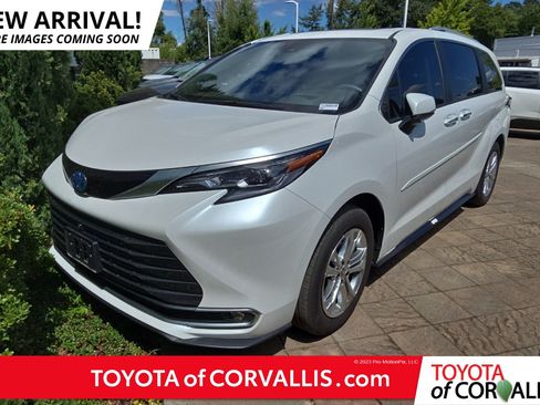 Used 2024 Toyota Sienna Platinum AWD/4WD image 1