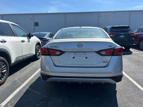 Used 2024 Nissan Altima 2.5 SV AWD/4WD image 3