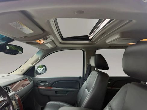 Used 2012 Chevrolet Avalanche LTZ AWD/4WD image 16