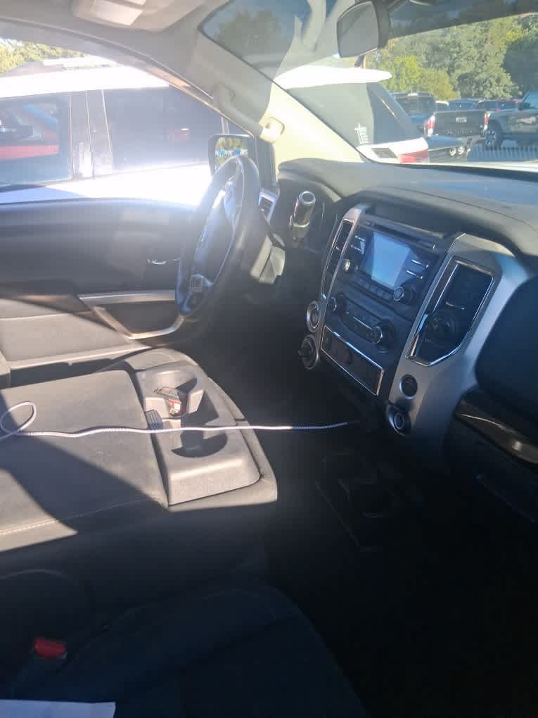 Used 2017 Nissan Titan SV AWD/4WD image 2
