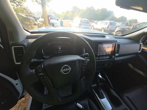 Used 2024 Nissan Frontier SL w/ Technology Package RWD image 11