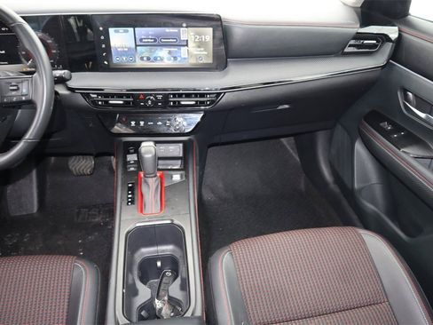 Certified 2025 Nissan Kicks SR image 16