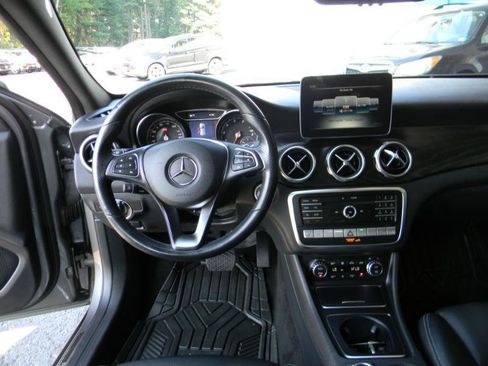 Used 2019 Mercedes-Benz GLA 250 4MATIC image 17