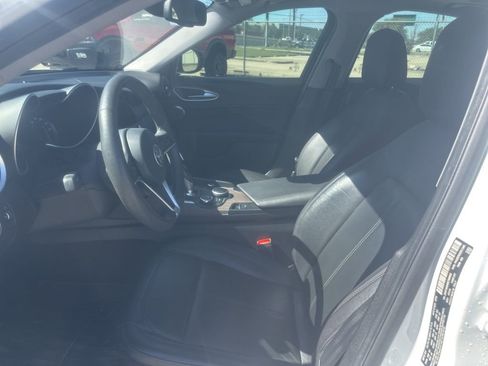 Used 2019 Alfa Romeo Giulia Ti image 9