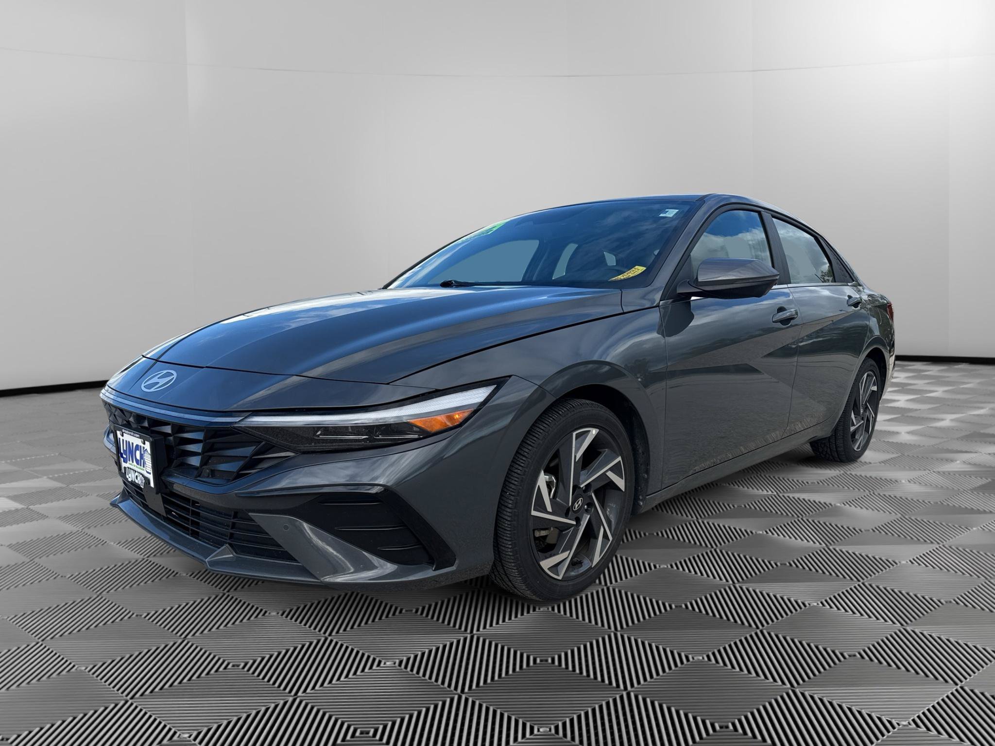 Used 2024 Hyundai Elantra Limited FWD image 1