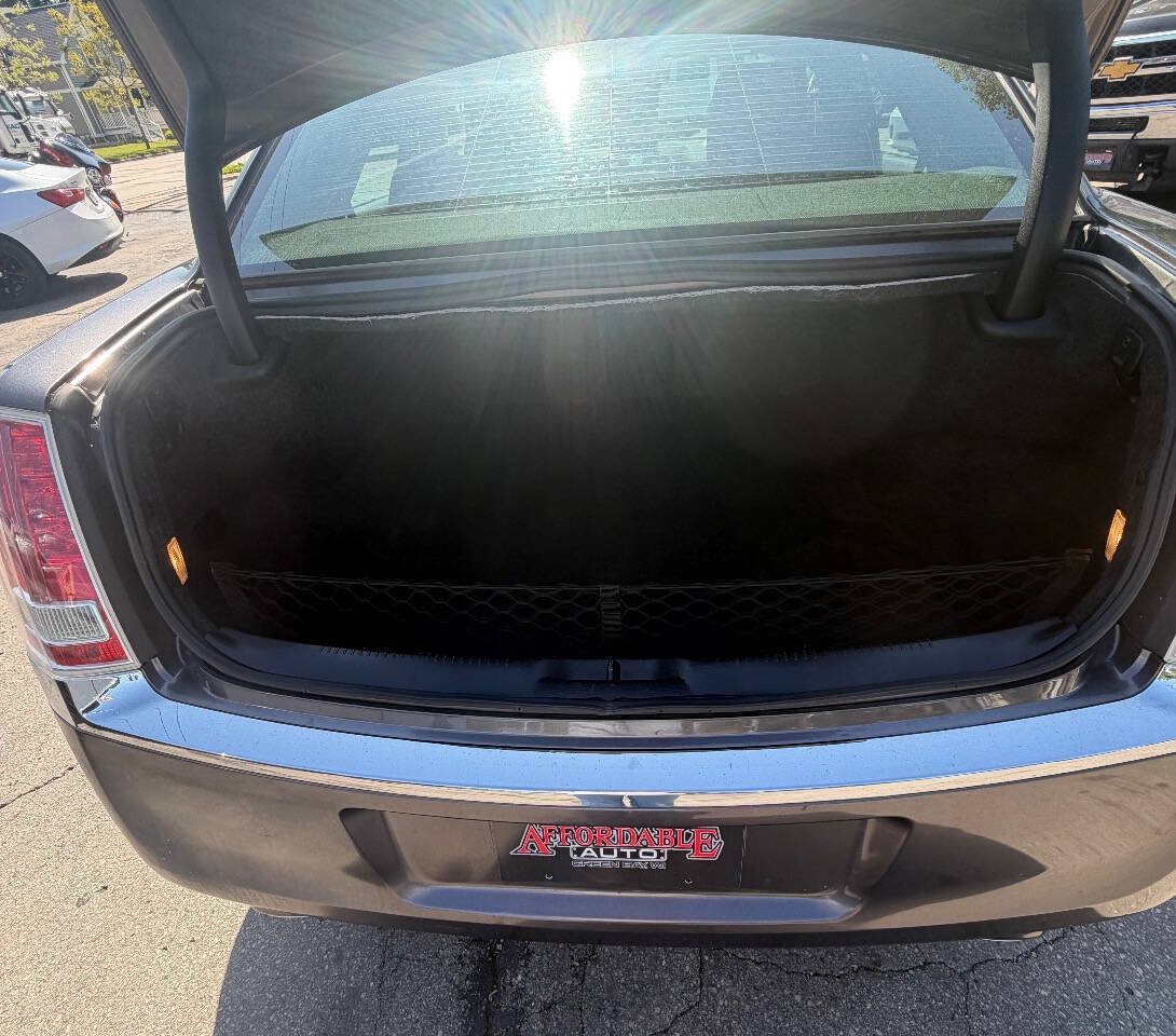 Used 2014 Chrysler 300 RWD image 32