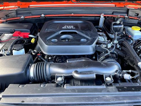 Used 2018 Jeep Wrangler Unlimited Sahara image 30