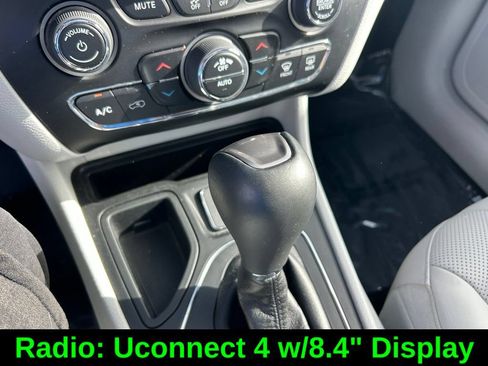 Certified 2021 Jeep Cherokee Latitude Lux w/ Sun & Sound Group FWD image 16