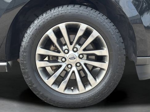 Used 2018 Ford Expedition Limited w/ Equipment Group 301A RWD image 9