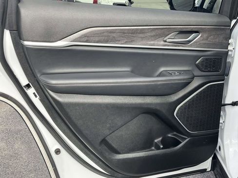 Used 2022 Jeep Grand Cherokee L Limited image 18