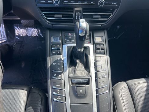 Used 2021 Porsche Macan Base image 44
