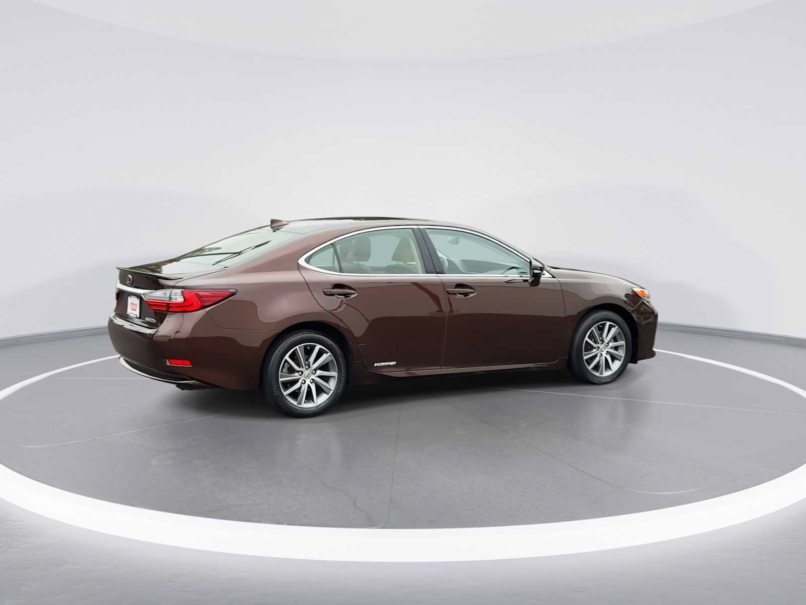 Used 2016 Lexus ES 300h w/ Luxury Package w/Wood Trim FWD image 8