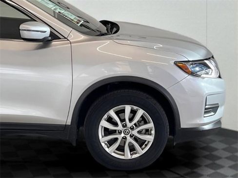 Used 2020 Nissan Rogue SV image 5