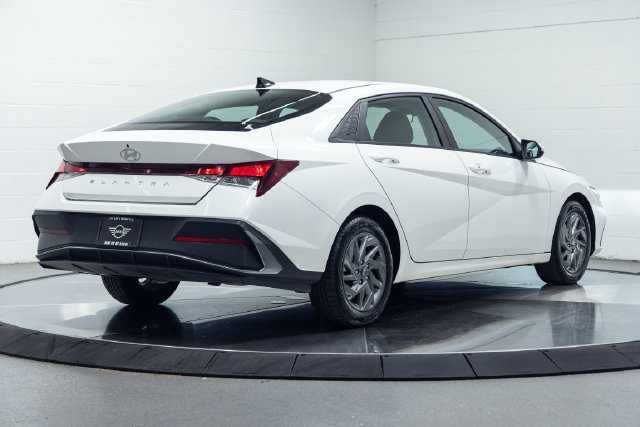 Used 2024 Hyundai Elantra SEL FWD image 10
