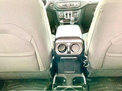 Used 2018 Jeep Wrangler Sport AWD/4WD image 18