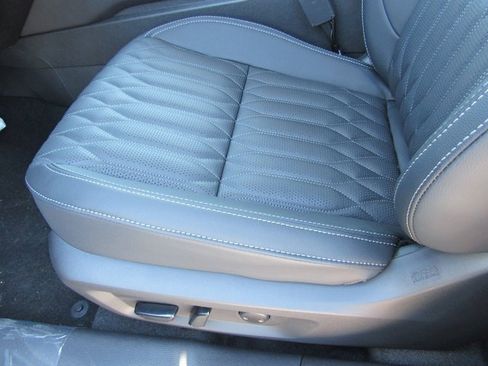 New 2025 Mitsubishi Outlander SEL image 13