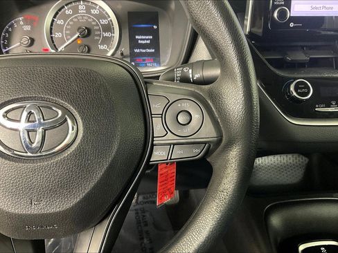 Used 2021 Toyota Corolla LE FWD image 12