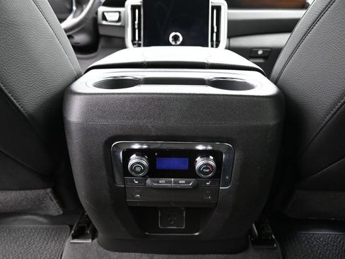 Used 2025 GMC Yukon XL Denali AWD/4WD image 25