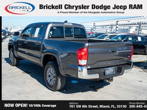 Used 2017 Toyota Tacoma SR5 w/ Tow Package image 7