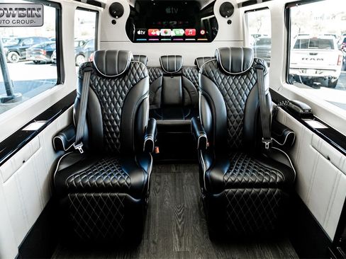 Used 2017 Mercedes-Benz Sprinter 2500 image 9