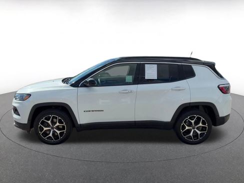Used 2025 Jeep Compass Limited image 9