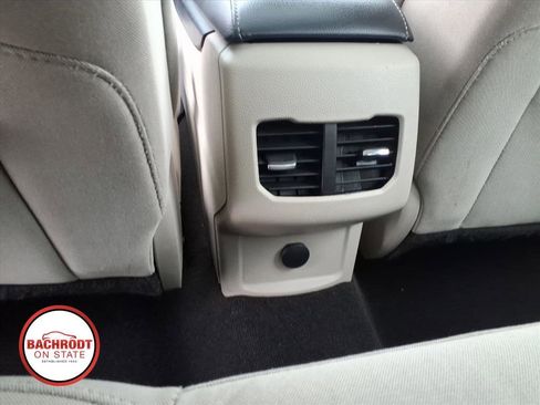 Used 2019 Ford Fusion SE FWD image 27