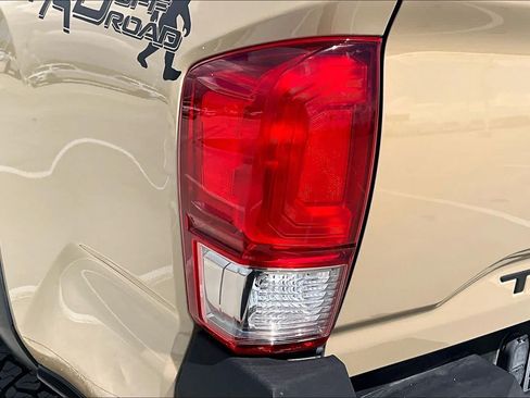 Used 2017 Toyota Tacoma TRD Off-Road w/ Tow Package (A/T) AWD/4WD image 27