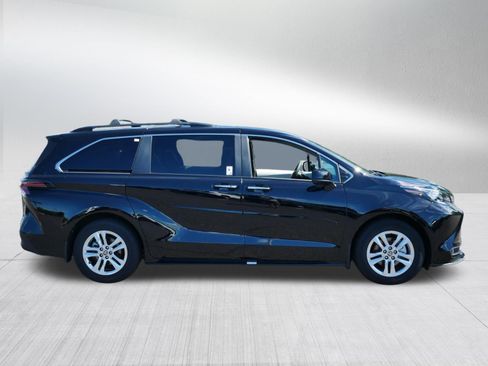 Used 2025 Toyota Sienna XLE w/ XLE Plus Package AWD/4WD image 8