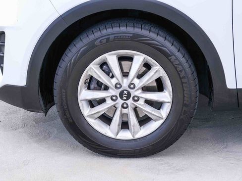 Used 2019 Kia Sorento FWD V6 image 10