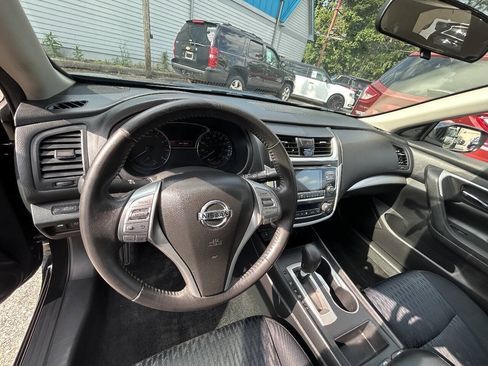 Used 2017 Nissan Altima 2.5 SV FWD image 5