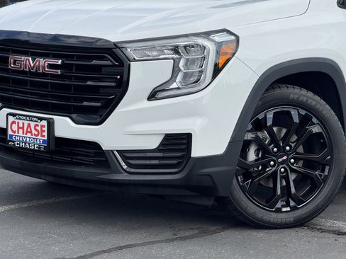 Used 2022 GMC Terrain SLE w/ Elevation Edition image 3