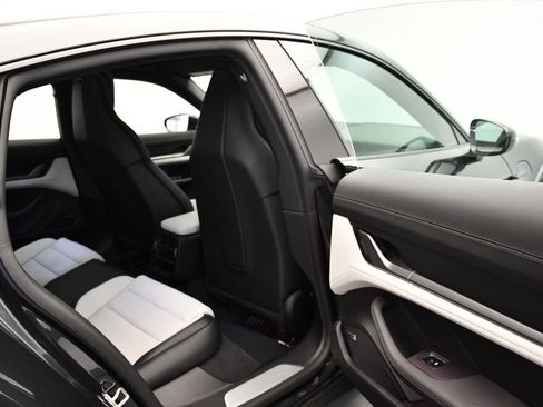 Used 2025 Porsche Taycan image 52