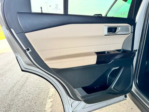 Used 2020 Ford Explorer Limited RWD image 17