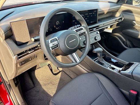 New 2025 Hyundai Tucson SE image 9