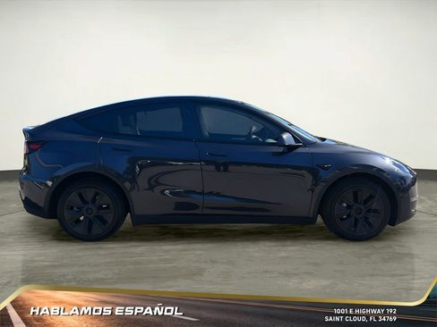 Used 2025 Tesla Model Y Long Range image 8