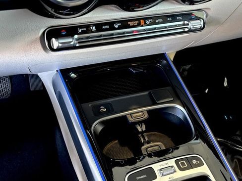 Certified 2025 Mercedes-Benz GLB 250 image 21